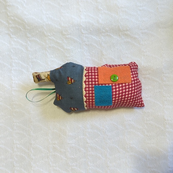 Hand Crafted House Ornament for a Christmas decoration - Picture 4 of 4